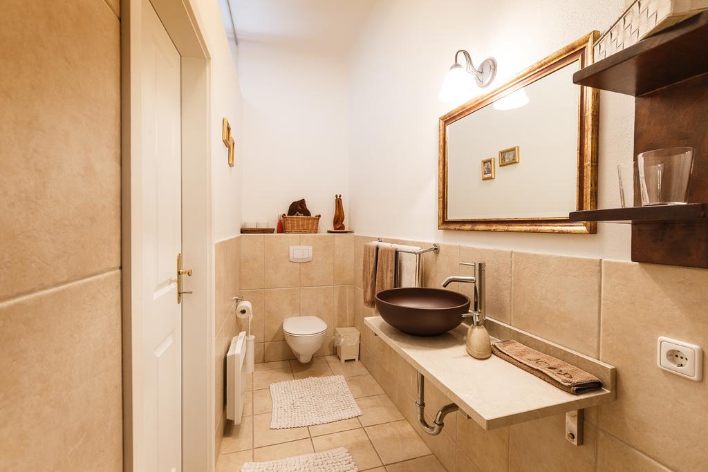 Gut Zentgraf Hotel Moerbisch Am See Room photo