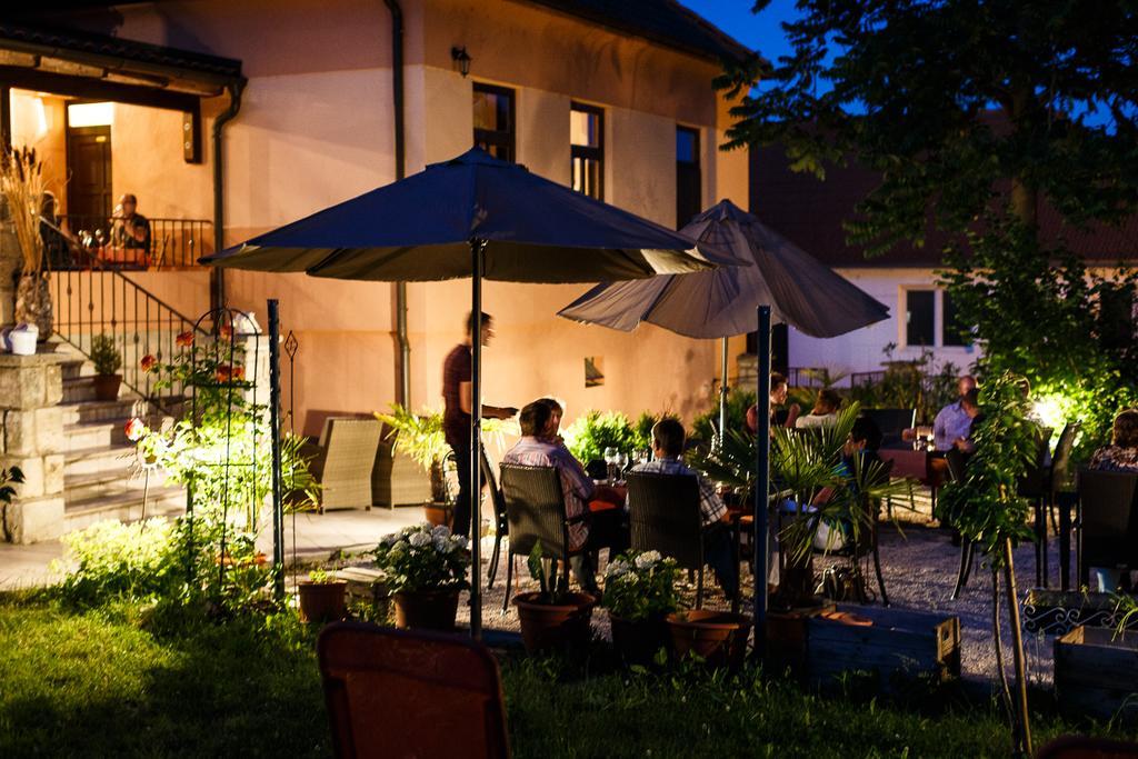 Gut Zentgraf Hotel Moerbisch Am See Exterior photo