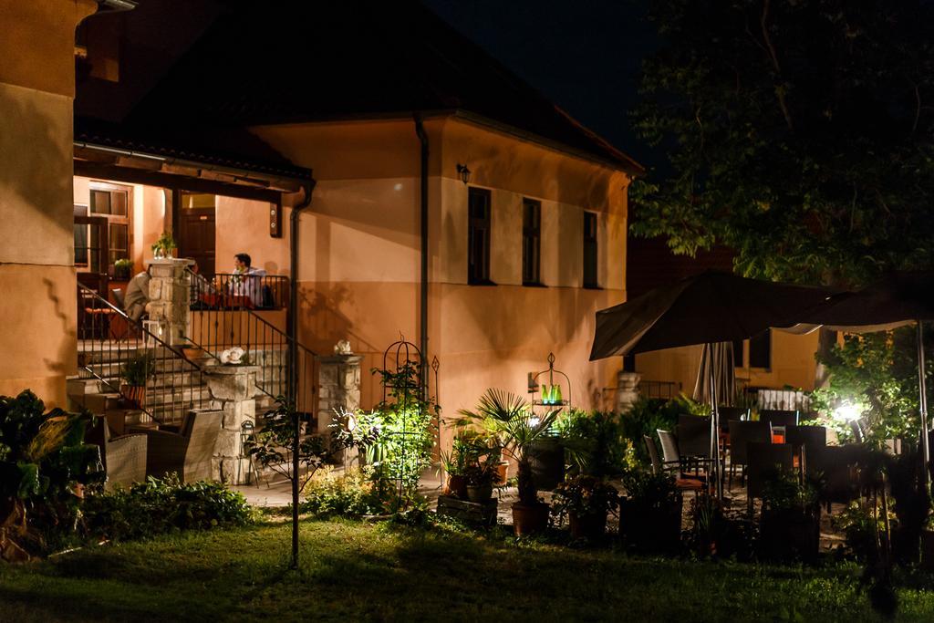 Gut Zentgraf Hotel Moerbisch Am See Exterior photo